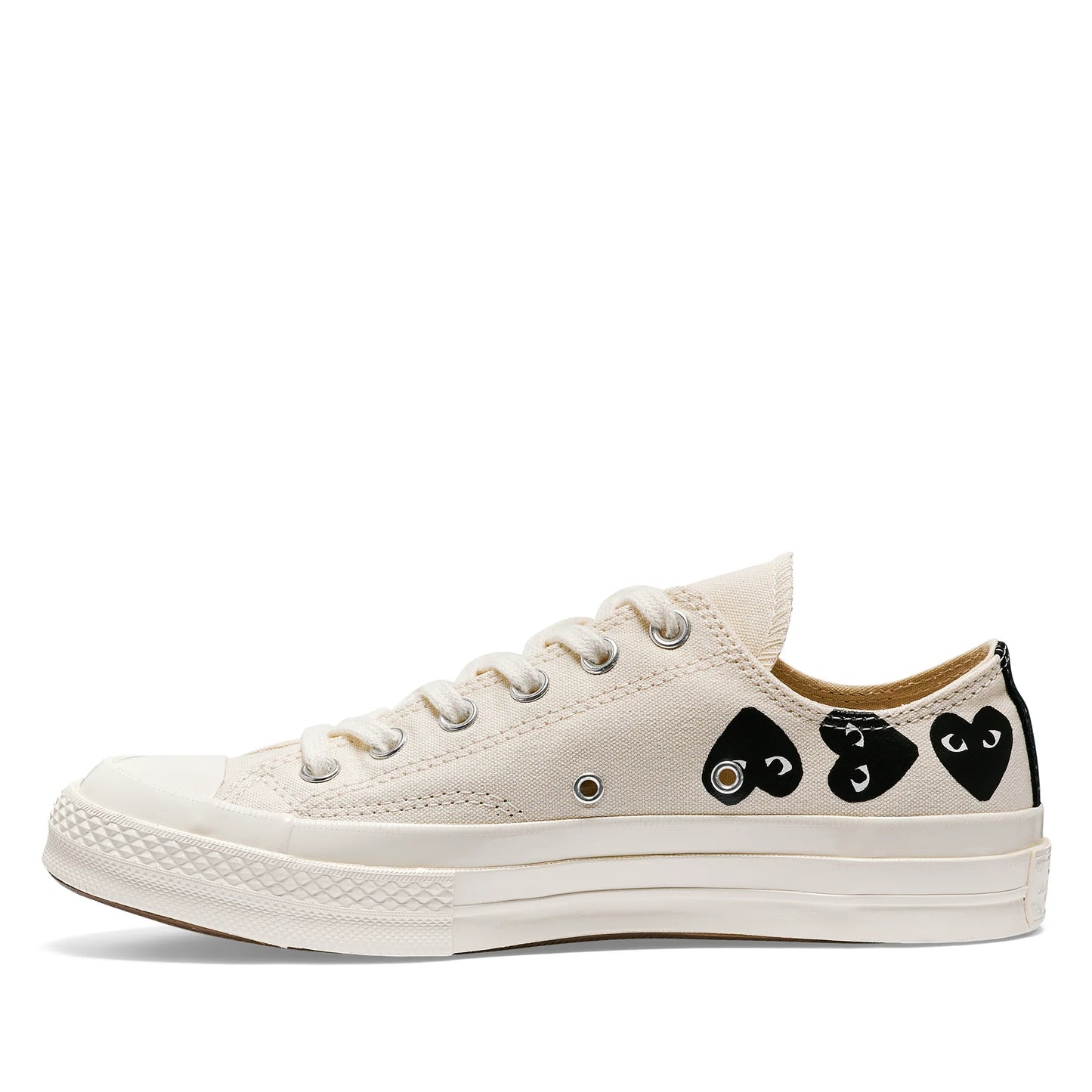 CDG PLAY X CONVERSE OFF WHITE LOW TOP SNEAKERS, MULTI HEART