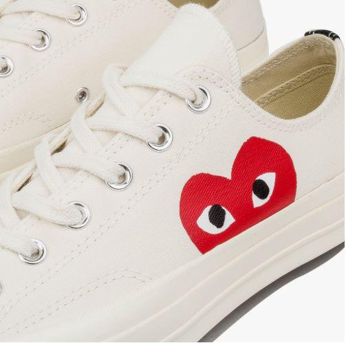 CDG PLAY X CONVERSE OFF WHITE LOW TOP SNEAKERS, HALF HEART