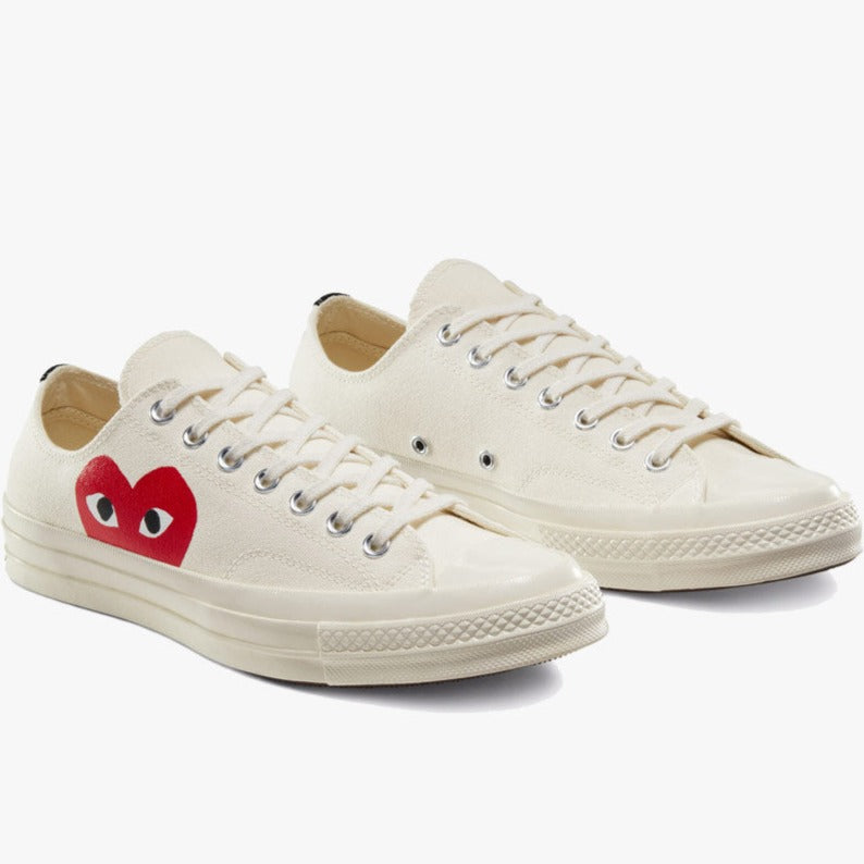 CDG PLAY X CONVERSE OFF WHITE LOW TOP SNEAKERS, HALF HEART