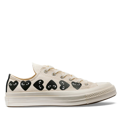 CDG PLAY X CONVERSE OFF WHITE LOW TOP SNEAKERS, MULTI HEART