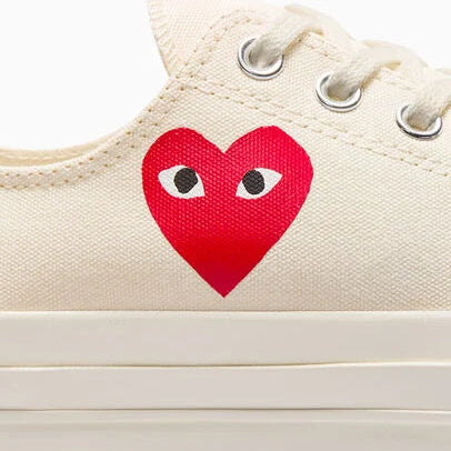 CDG PLAY X CONVERSE OFF WHITE LOW TOP SNEAKERS, FULL HEART